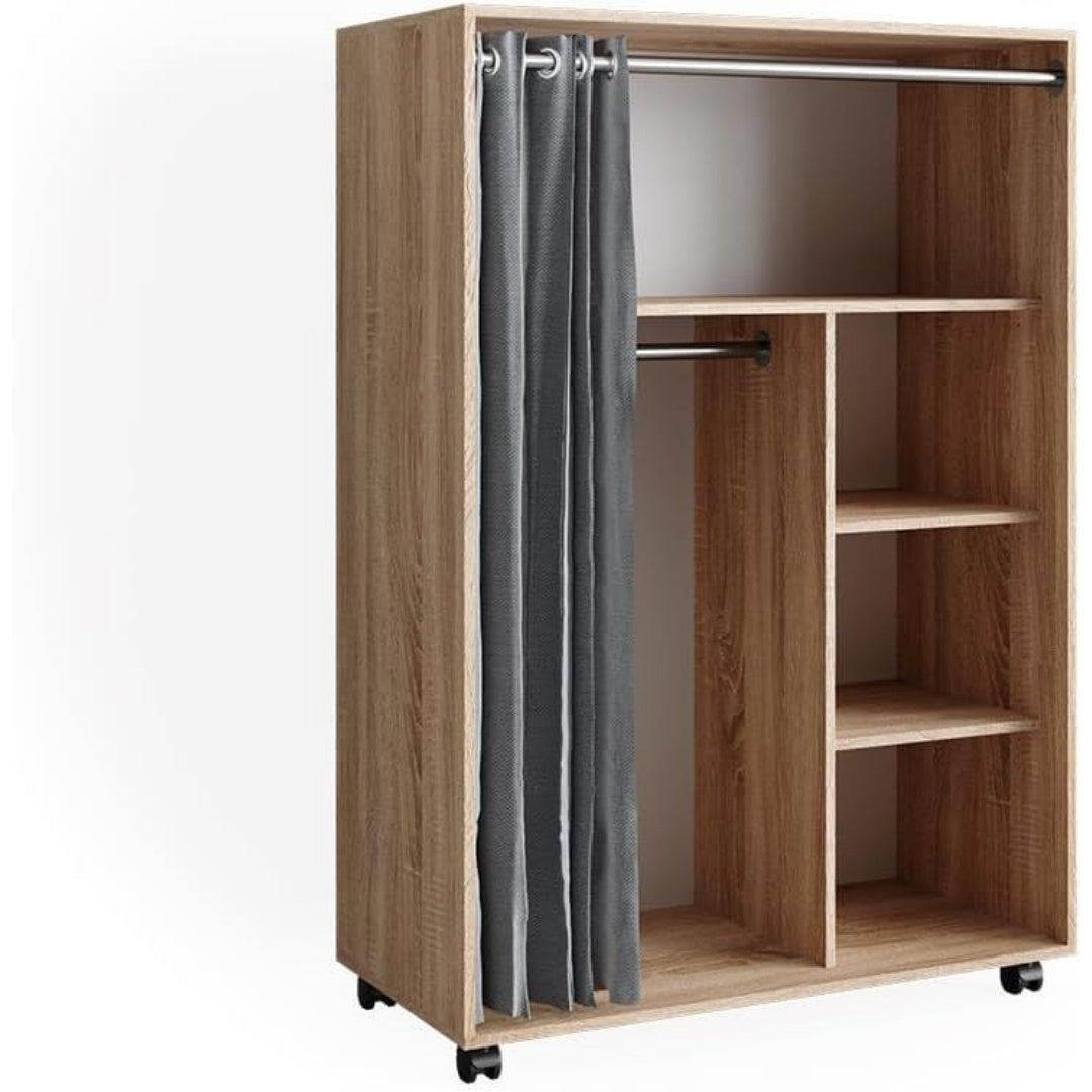 Le charme du rangement avec ce armoire aux lignes soignees, coloris dore