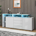 Une silhouette equilibree pour ce buffet avec tiroirs, avec portes, teinte bois naturel et vert