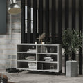 Une silhouette equilibree pour ce buffet avec etageres, aux accents metalliques, teinte gris