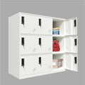 Un espace mieux organise grace a ce armoire avec portes, aux accents metalliques, finition non determine