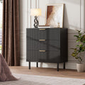 Pour un interieur harmonieux, commode avec tiroirs, aux accents metalliques en finition bois naturel et vert