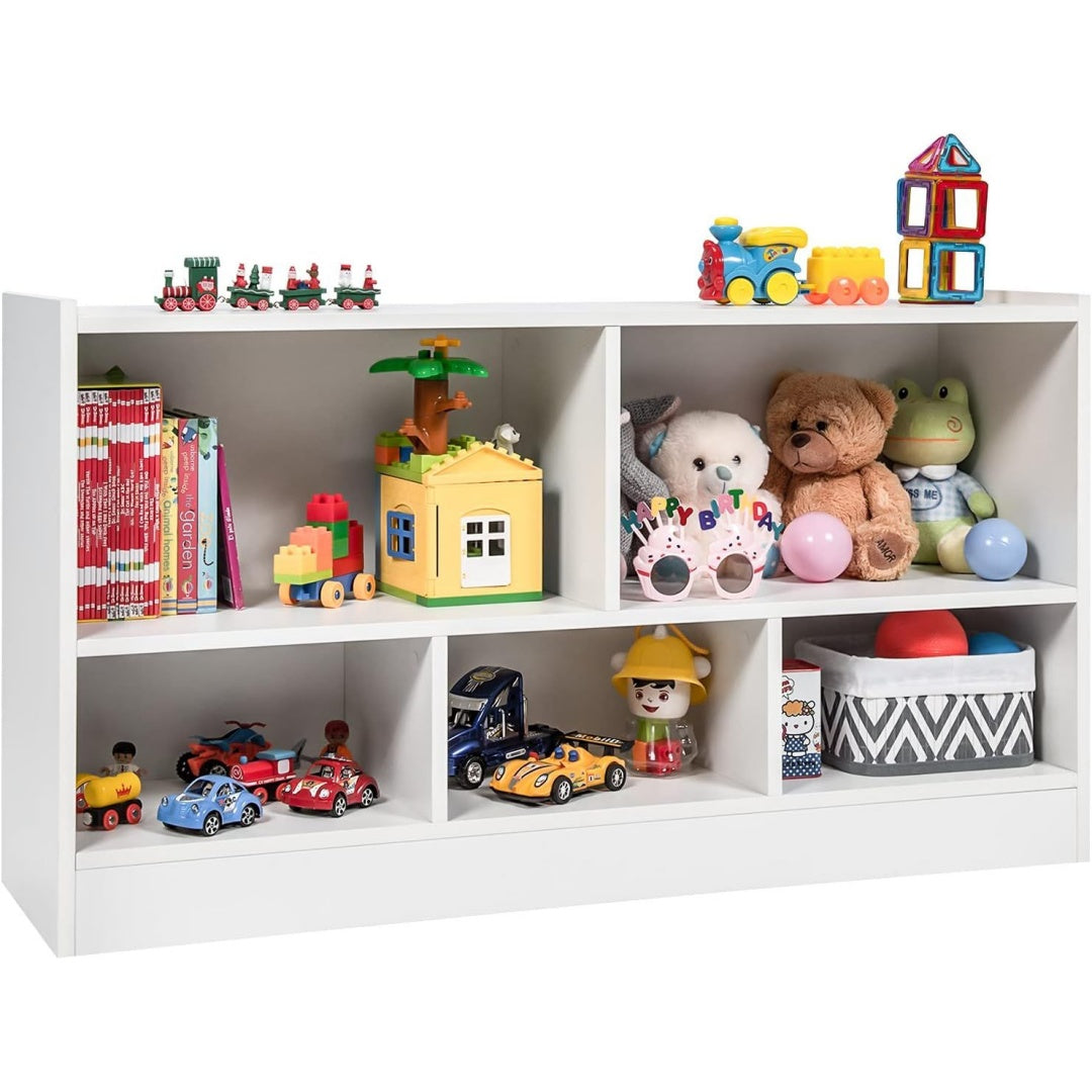 Un espace mieux organise grace a ce bibliotheque avec portes, avec etageres, finition bois naturel et dore