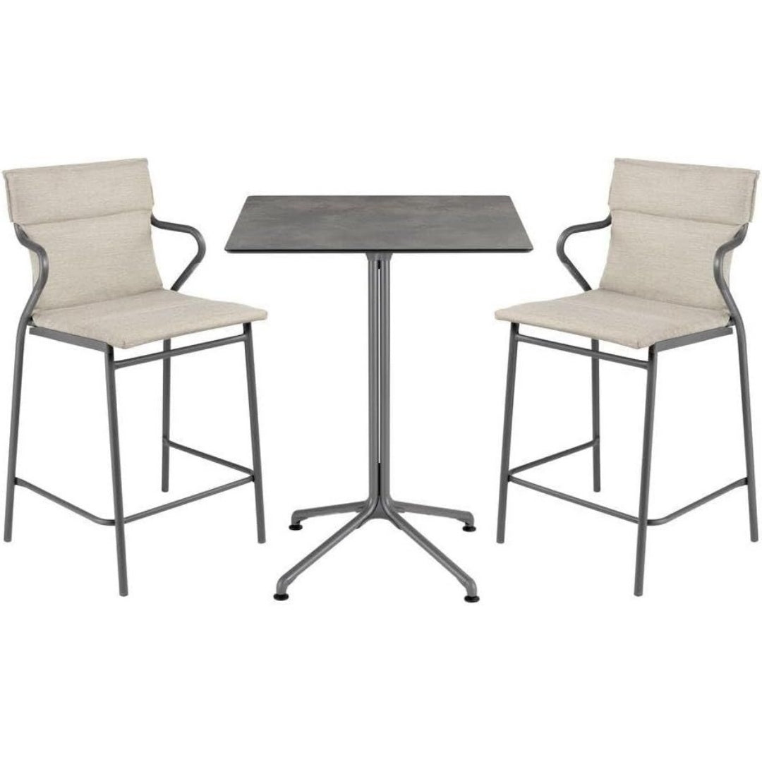Le charme du rangement avec ce table aux lignes soignees, coloris gris